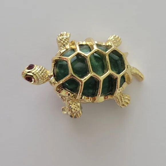 Vintage Gerry's Gold Tone Green Lucite Bead Red Crystal Eyes Turtle Brooch Pin - Picture 1 of 5